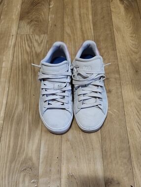 K-Swiss Women's Light Gray Suede Low-Top Sneakers